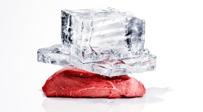 A nice piece og meat with two large Ice blocks on top for the CRYOLINE campaign in REN 2010-2011.
